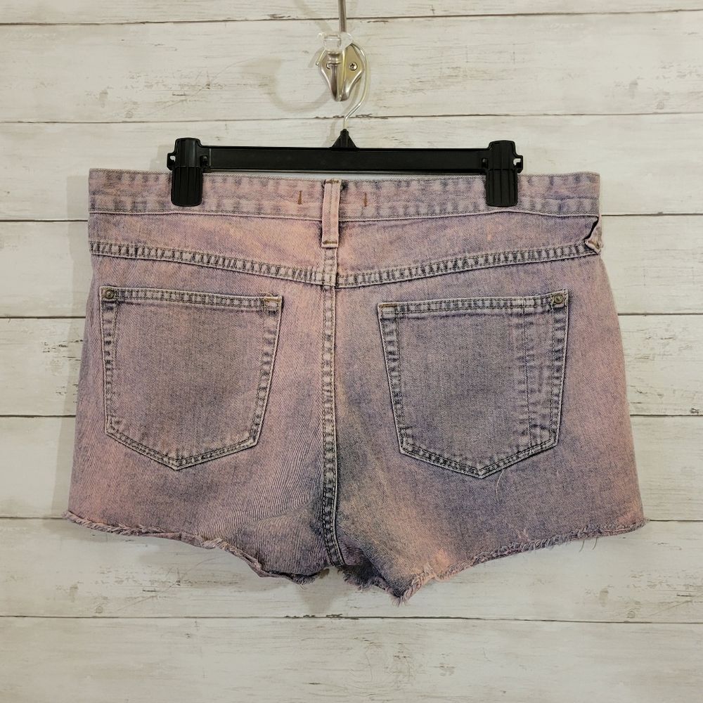 Free People Pink Acid Wash Black Distressed Thrashed Jean Shorts Size 31 - Picture 5 of 10